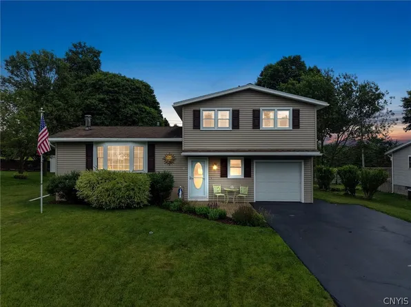 12 Barbara Ln, Camillus, NY 13031