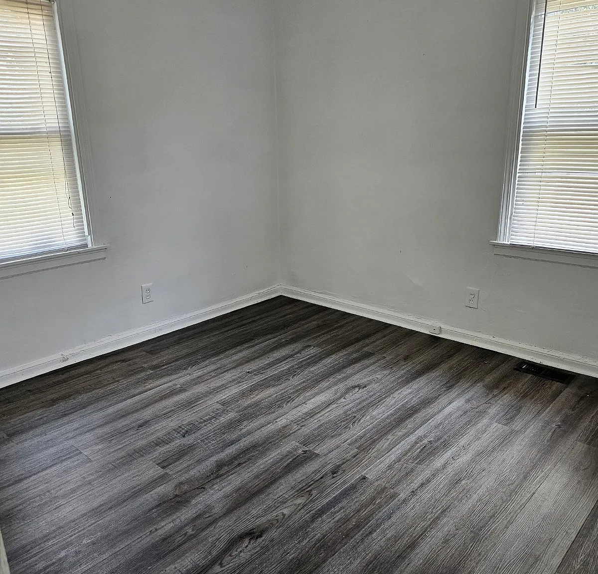 2 bed, 1.0 bath, 672 sqft, $900 — Photo 2