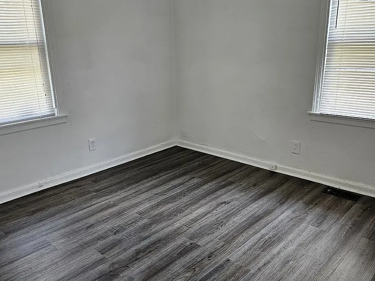 300 Leland Ave — Photo 2
