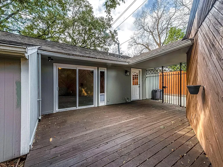 7810 Locke Ln — Photo 4