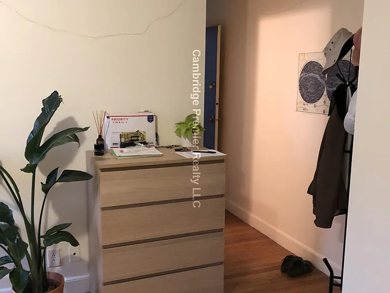 48 Kirkland St #4 — Photo 8