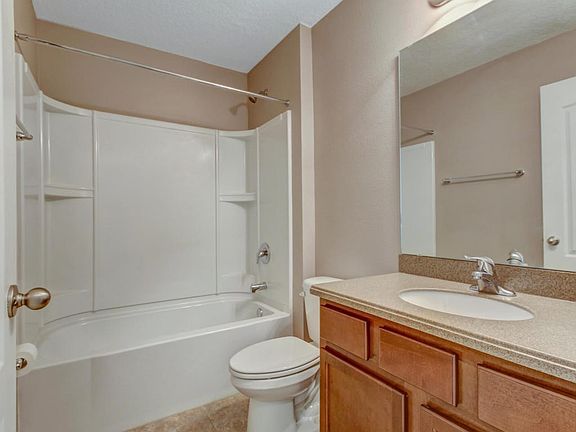 Elegant Hall, Guest Bathroom