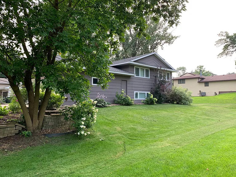 570 Roberts St SW — Photo 36