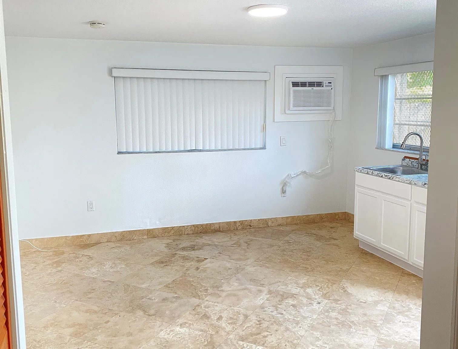 Studio, 336 sqft, $1,400 — Photo 2