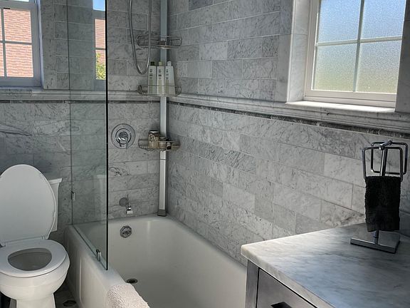 5th image of 1425 Flora St