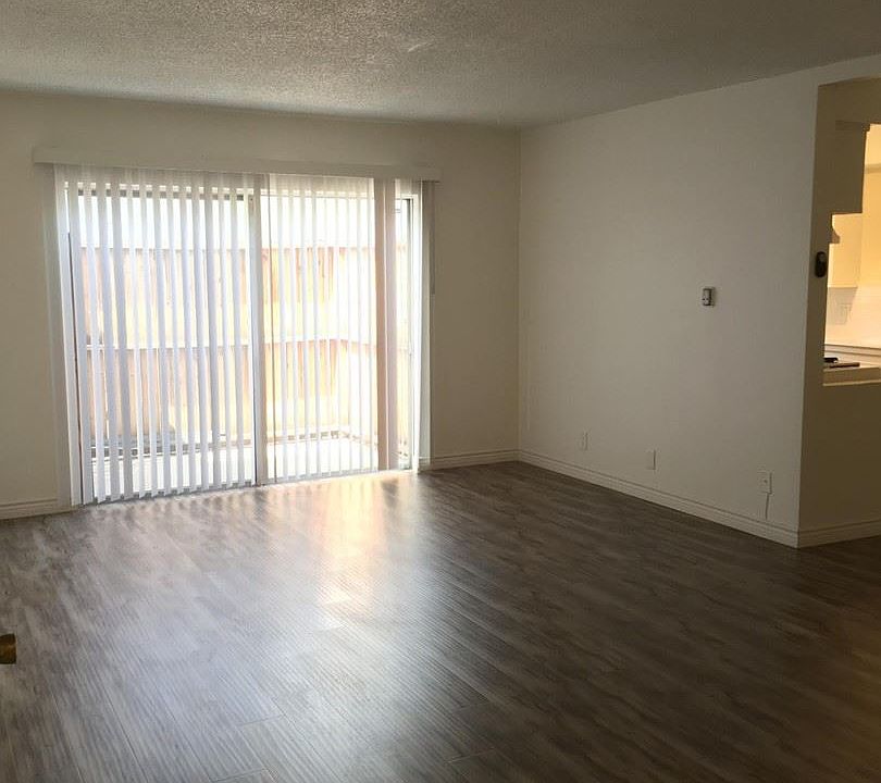 1st image of 11618 Gorham Ave APT 03