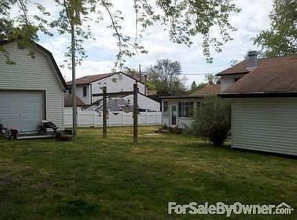 Living Room
						:
						Large window, lots of natural light