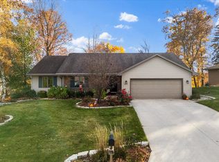 1519 Fieldstone Ln, Howards Grove, WI 53083