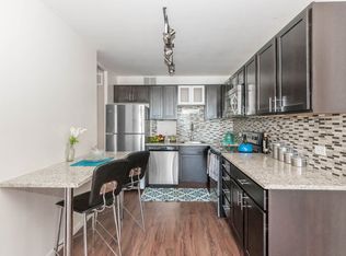 860 N Dewitt, Chicago, IL 60611