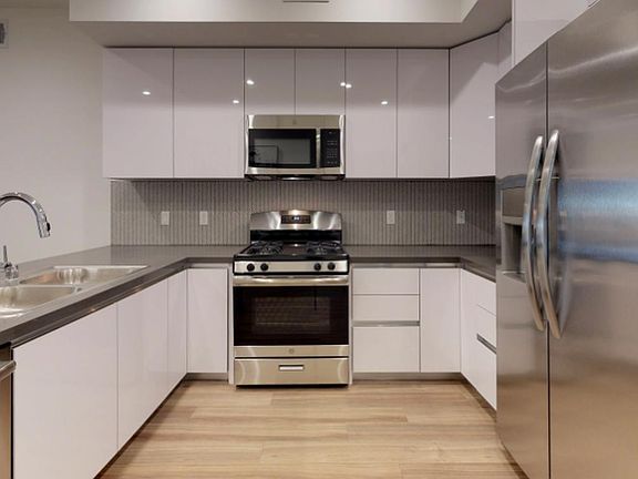 2nd image of 519 N Gramercy Pl