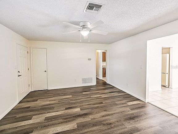 5th image of 2636 Oak Dr