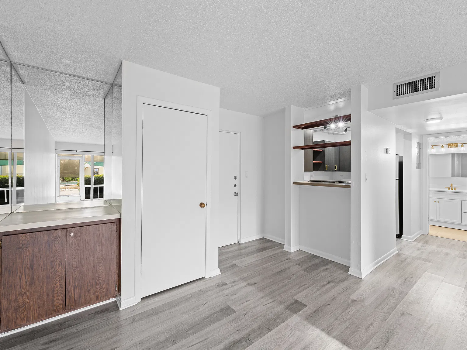 2302 S Manhattan Ave — Photo 3