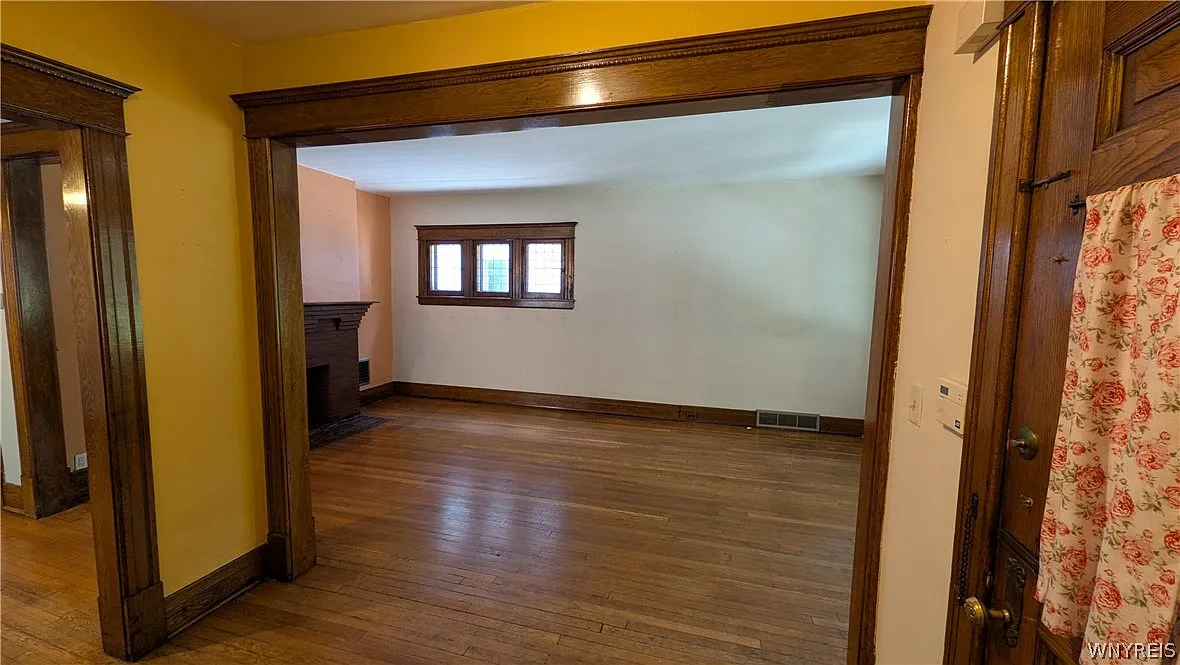 3 bed, 1.0 bath, 1464 sqft, $1,600 — Photo 3