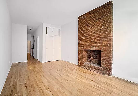 4th image of 210 E 90th St #4A