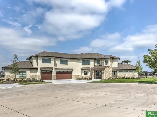 5512 N 290th Cir, Valley, NE 68064