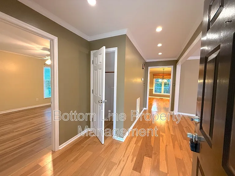 317 Treeline Dr — Photo 3