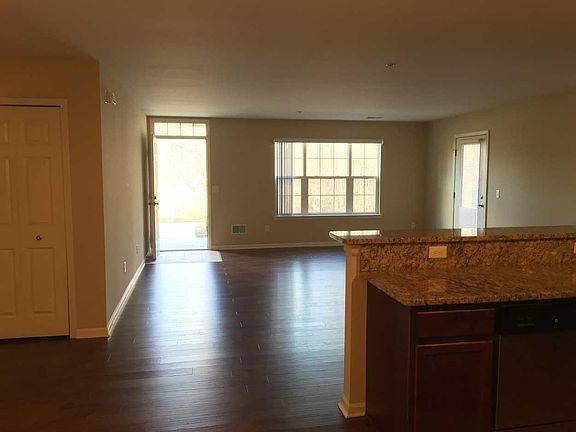 4th image of 49279 E Woods Dr