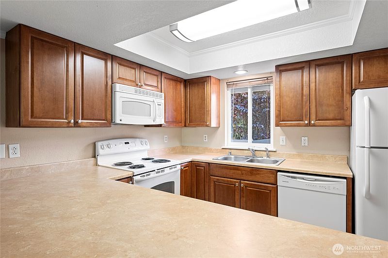 3rd image of 1523 Sunset Place