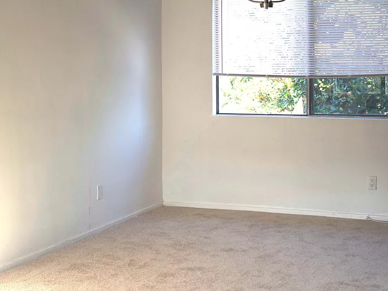 115 S Meridith Ave #5 — Photo 5