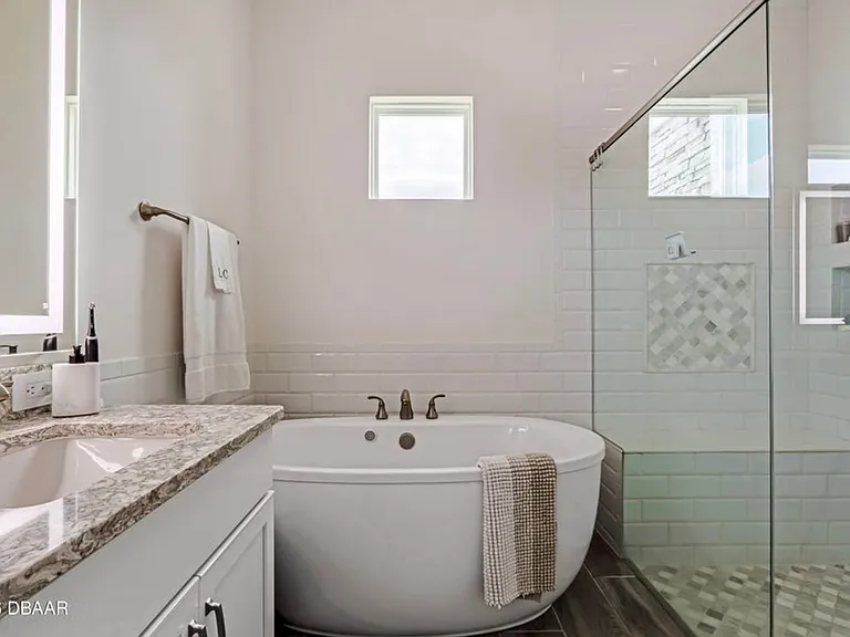 2426 Hyatt Creek Ln — Photo 21