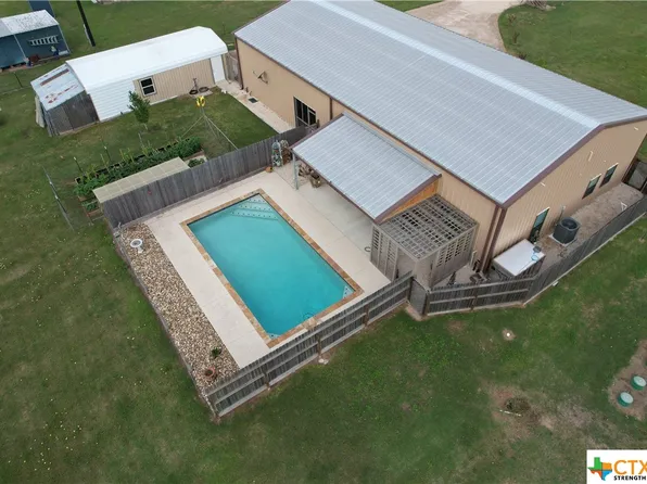 148 Private Road 4001, Yoakum, TX 77995