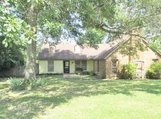 425 Lake Forest Dr, Vicksburg, MS 39183