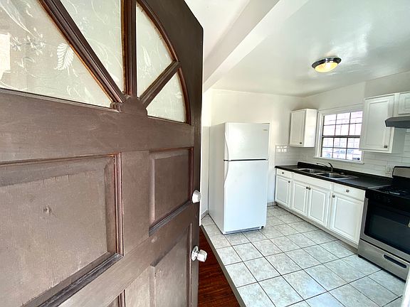 2nd image of 2119 S Marvin Ave