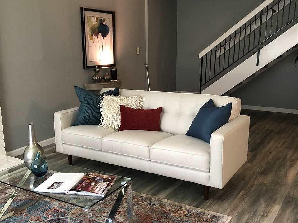 1st image of 2591 El Portal Dr APT B