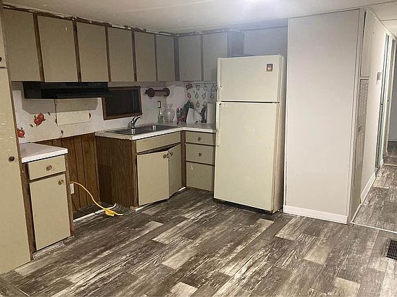 5th image of 2412 Broadway St