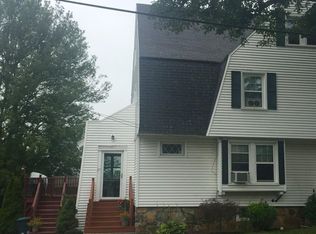27 Oak St, Hopedale, MA 01747