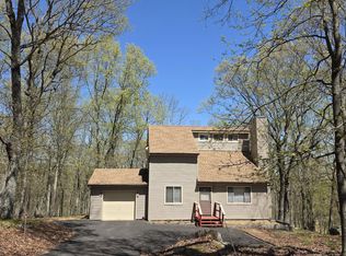 175 Mockingbird Ct, Bushkill, PA 18324