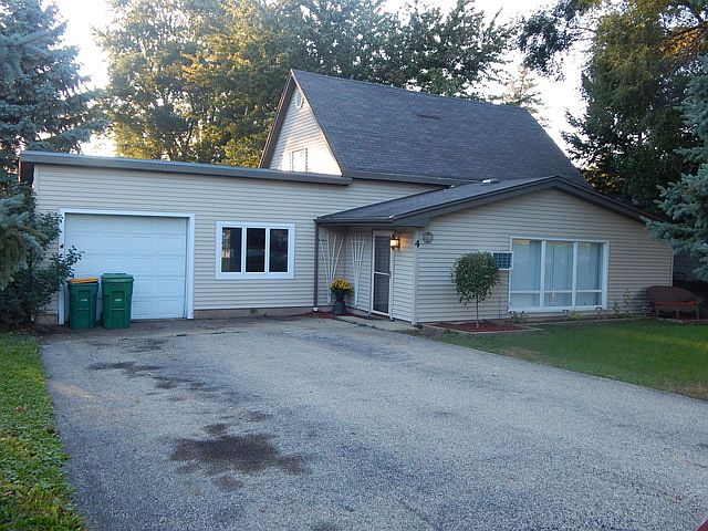 1st image of 4 Sheehan Dr