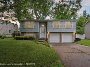 4111 Bridgeport Dr, Lansing, MI 48911