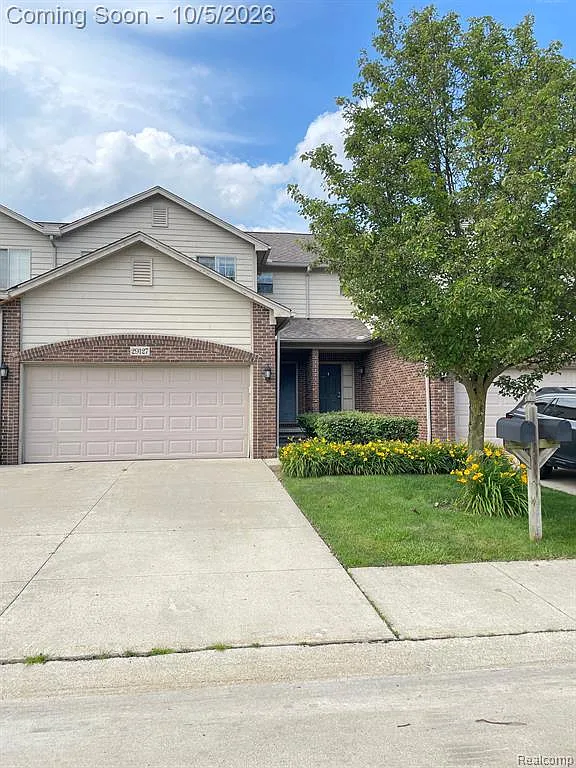 3 bed, 2.5 bath, 1767 sqft, $2,300 — Photo 3