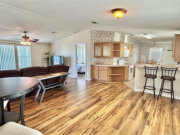 5th image of 136 AMERICANA COURT NE #230