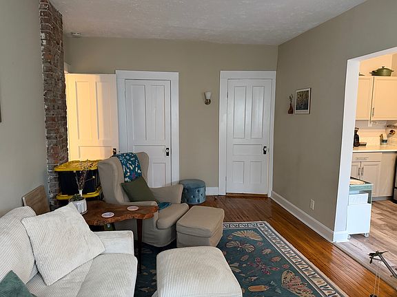 4th image of 149 College St #4