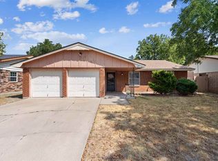 5417 NW Cottonwood Dr, Lawton, OK 73505