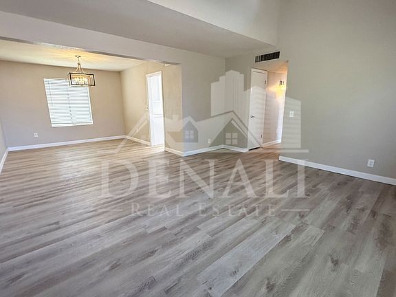 3rd image of 1529 E Edgewater Dr