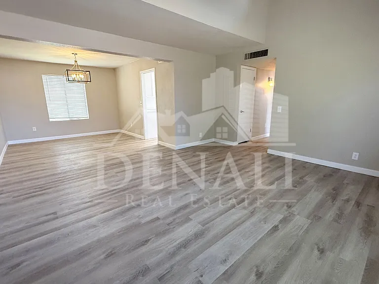 1529 E Edgewater Dr — Photo 3