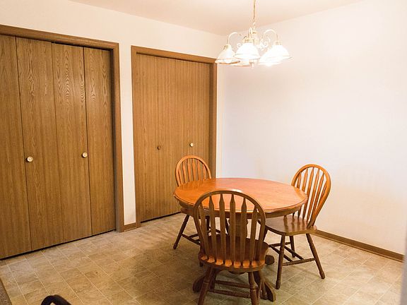 3rd image of 1547 Barberry Dr APT 3