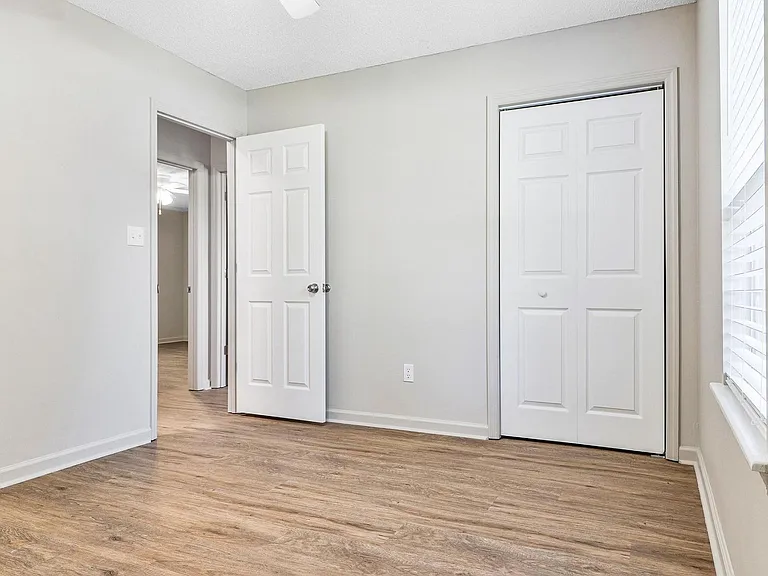 106 N Hiley Ct — Photo 8