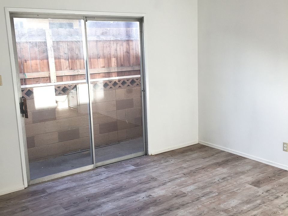 PRIVATE PATIO!