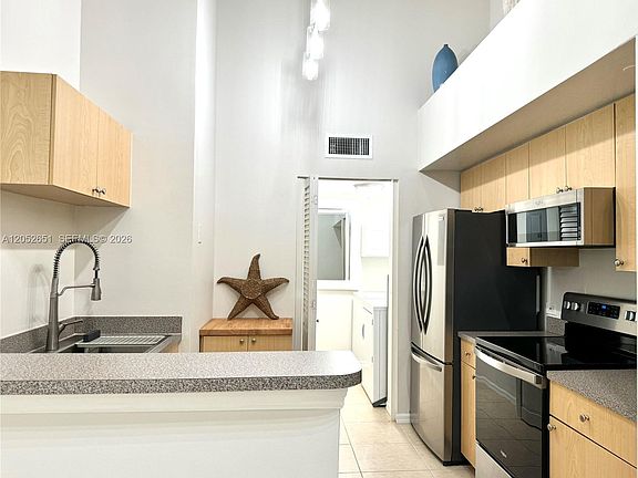 5th image of 1020 Villa Ln #1020