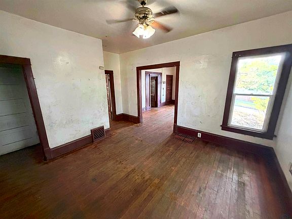 3rd image of 512 Rebecca St