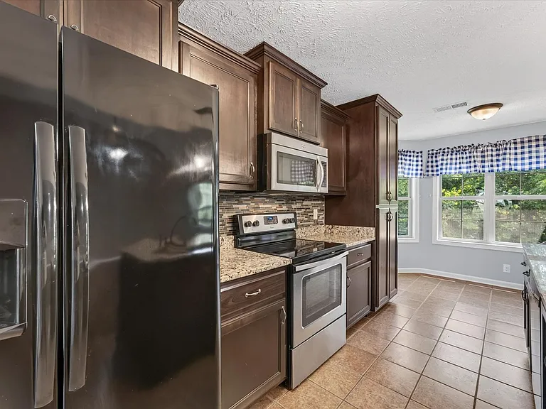 2973 McManus Cir — Photo 16
