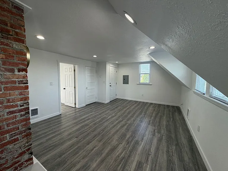 2222 Summit 4-Unit — Photo 6
