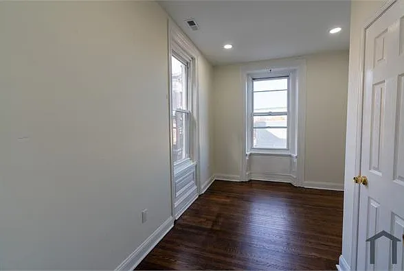 641 N 15th St #5 — Photo 4