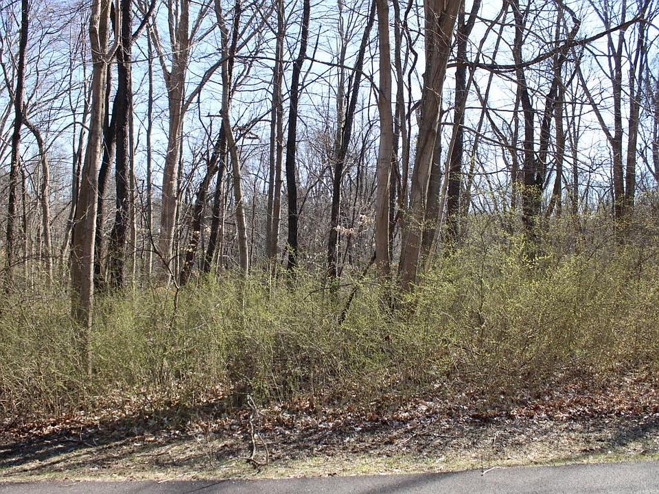 1st image of 77 Louise Dr