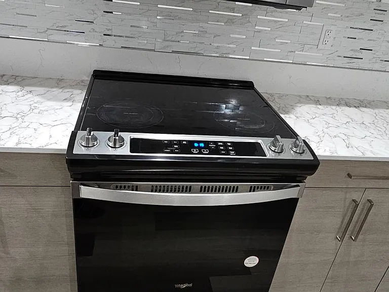 Whirlpool Glasstop kitchen stove