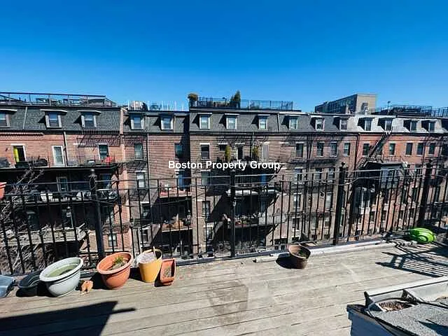 3 bed, 1.5 bath, $5,500 — Photo 4